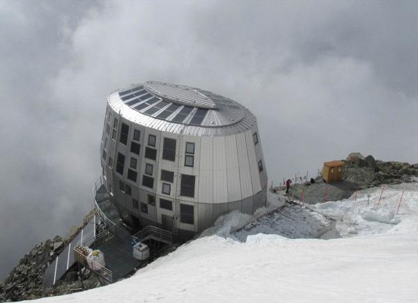 全世界最前卫奇特的滑雪小屋，跟詹姆斯·邦德一起去野