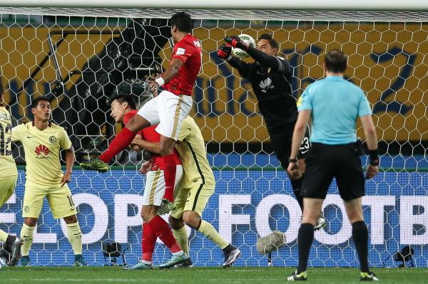 恒大世俱杯13分钟完成经典逆转，17日晚将迎战宇宙队巴萨