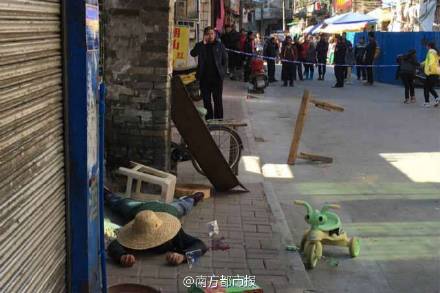 广东男子劫持女童连划多刀 警方警告无效被击毙