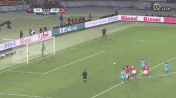 世俱杯巴萨3比0恒大：苏牙帽子戏法，恒大球员邹正断腿