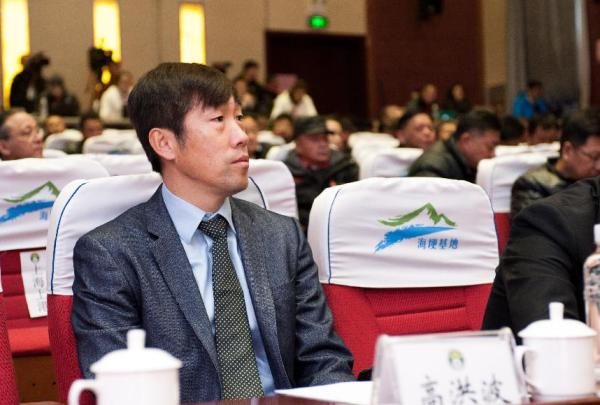 足协投票还在举牌子，那些“不同”的声音哪去了？