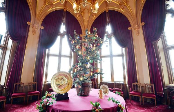 英国人真会玩，这次温莎城堡变身成了圣诞乐园