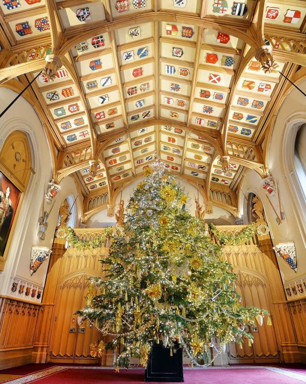 英国人真会玩，这次温莎城堡变身成了圣诞乐园