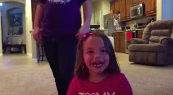 今年的圣诞礼物是——一个小弟弟！