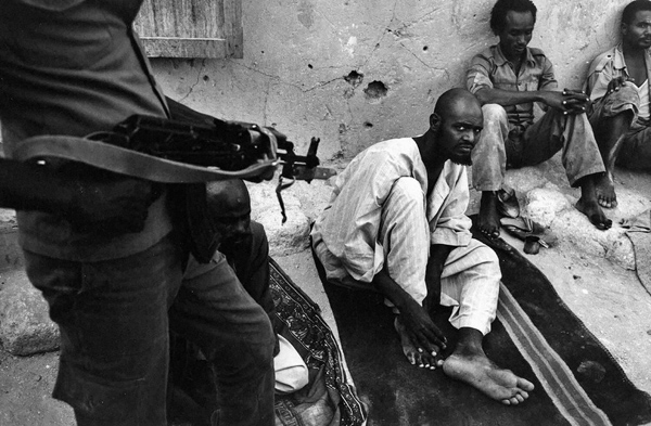 眼光| 你曾走进枪林弹雨，但最后你会回到故乡