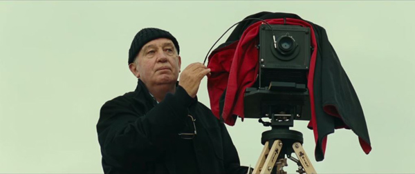 眼光| 你曾走进枪林弹雨，但最后你会回到故乡