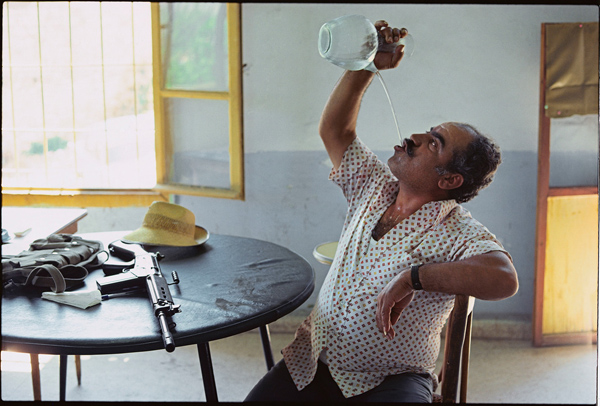 眼光| 你曾走进枪林弹雨，但最后你会回到故乡