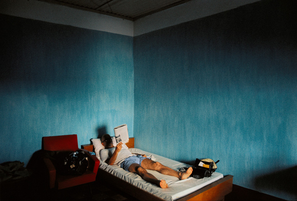 眼光| 你曾走进枪林弹雨，但最后你会回到故乡