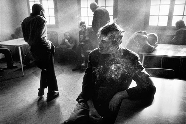 眼光| 你曾走进枪林弹雨，但最后你会回到故乡