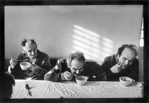 眼光| 你曾走进枪林弹雨，但最后你会回到故乡