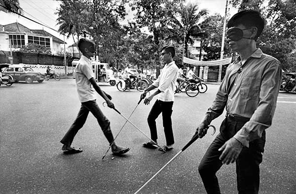 眼光| 你曾走进枪林弹雨，但最后你会回到故乡