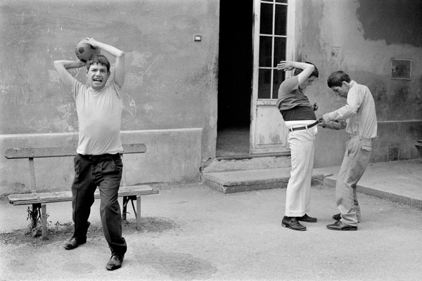 眼光| 你曾走进枪林弹雨，但最后你会回到故乡