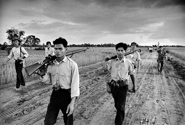 眼光| 你曾走进枪林弹雨，但最后你会回到故乡