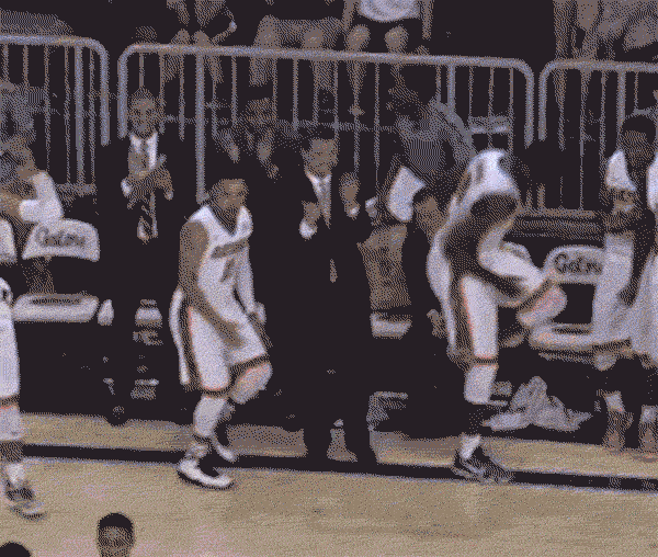 惭愧啊！人家独臂也能打NCAA，连乔丹都曾为他鼓掌