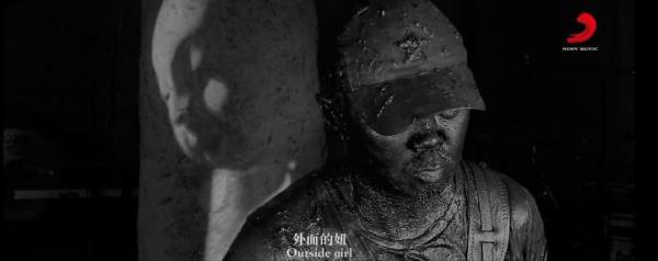 这张新专辑，是对崔健诸多矛盾的一次总结