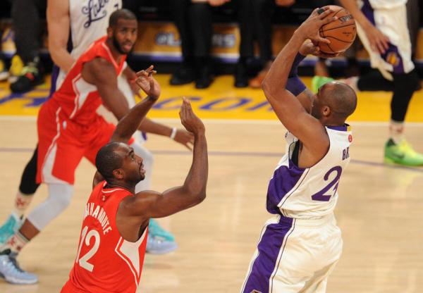 为了最后一次“圣诞大战”，科比赛前治疗了4个小时