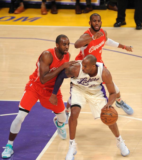 为了最后一次“圣诞大战”，科比赛前治疗了4个小时