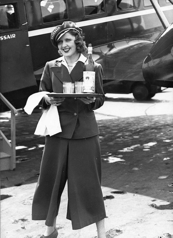 在1930年当第一代空姐是怎样一种体验？