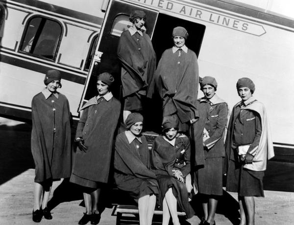 在1930年当第一代空姐是怎样一种体验？