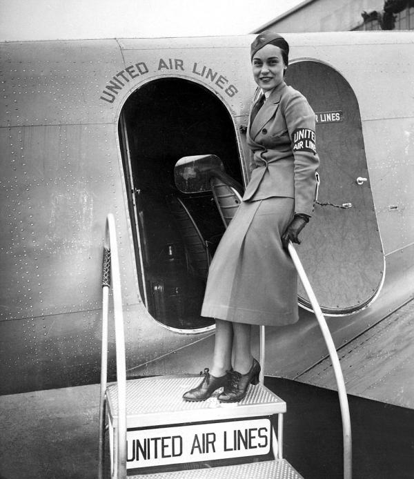 在1930年当第一代空姐是怎样一种体验？