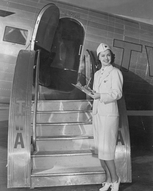 在1930年当第一代空姐是怎样一种体验？