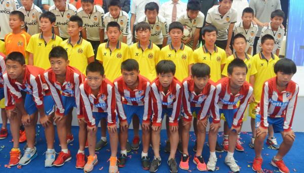 充满“铜臭”的中超转会市场，这些留洋孩子能救中国足球？