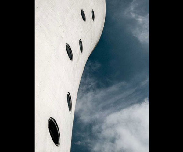 被忽略的机场控制塔，原来也像艺术品一样美