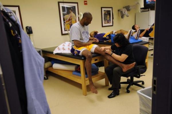 37岁科比的训练表太震撼，他在榨取身上最后一丝爆发力