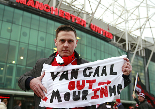 范加尔“续命”还靠弗格森，曼联这次不换帅会后悔吗？