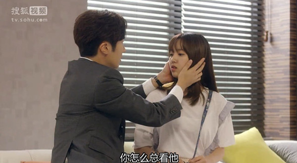 霸道总裁一谈恋爱，就变成了表情包