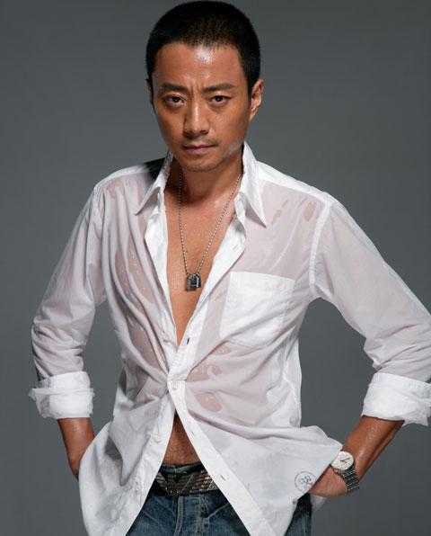 同样是影帝，一个花30万贴“模”，一个用9个月健身