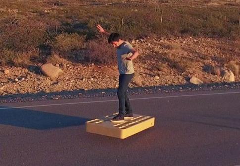 每日一词：时尚时尚最时尚的悬浮板