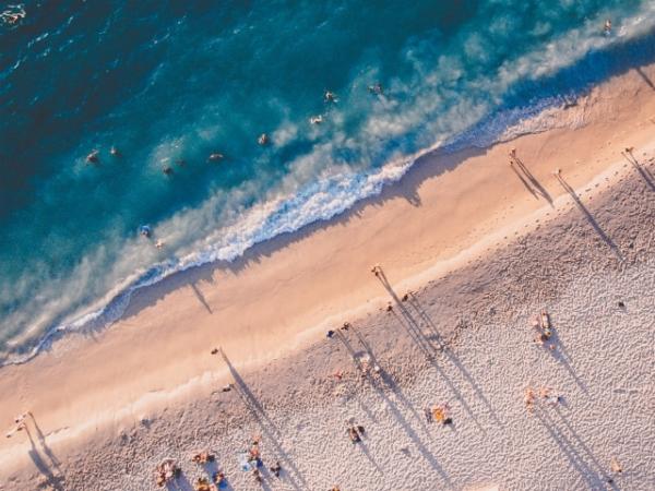 从云端俯瞰海景是怎样一种体验？无人机摄影告诉你答案