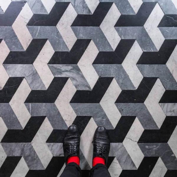 俯视地板的艺术家除了巴黎，还去了威尼斯找灵感