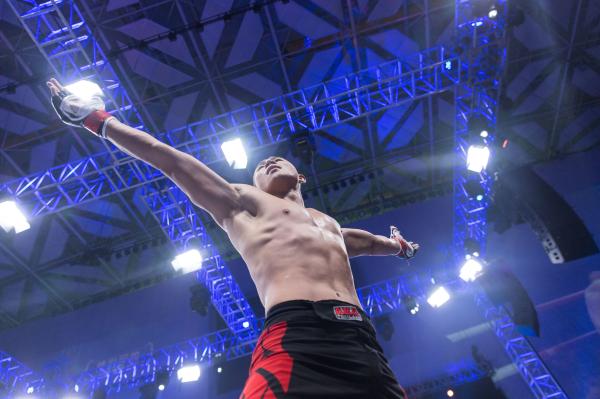 俞敏洪徐小平都投资了它，搏击比赛为什么突然火了？