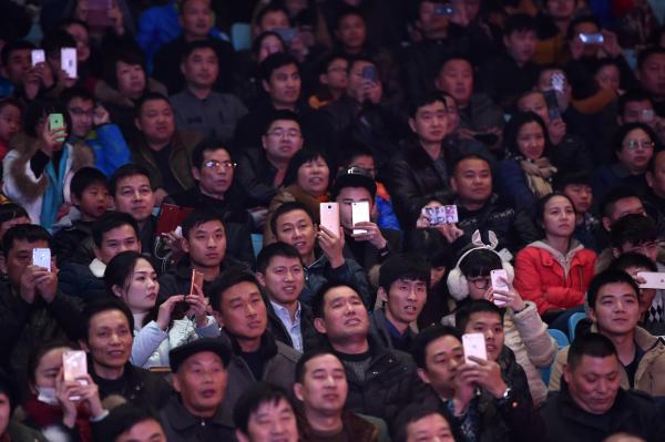 俞敏洪徐小平都投资了它，搏击比赛为什么突然火了？