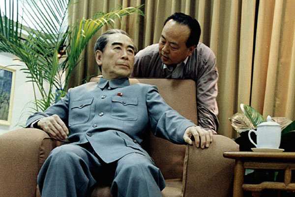 周恩来逝世40周年，贴身警卫员出书回忆陪伴病中总理的岁月