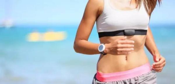 和国外跑友的跑步装备比起来，我们简直天天在“裸跑”