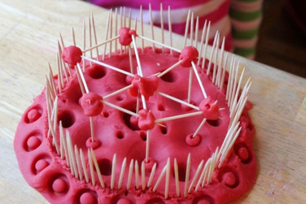 不起眼的小牙签，原来能让孩子玩得这么开心