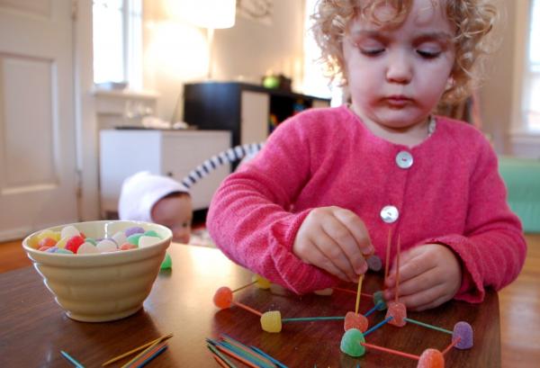 不起眼的小牙签，原来能让孩子玩得这么开心