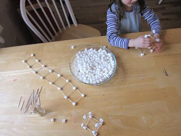 不起眼的小牙签，原来能让孩子玩得这么开心