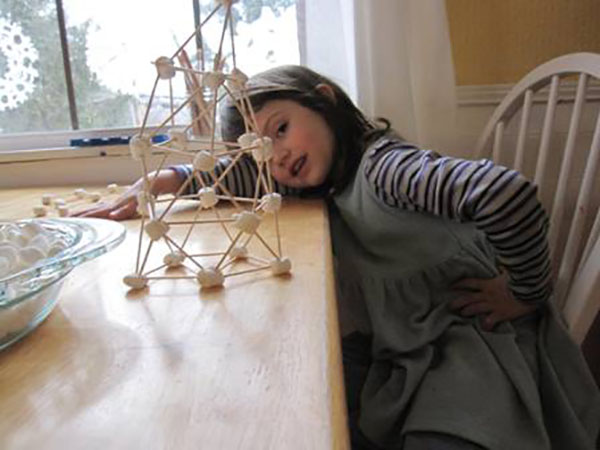 不起眼的小牙签，原来能让孩子玩得这么开心