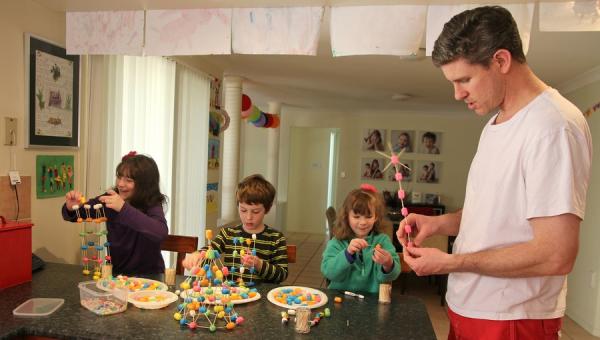 不起眼的小牙签，原来能让孩子玩得这么开心