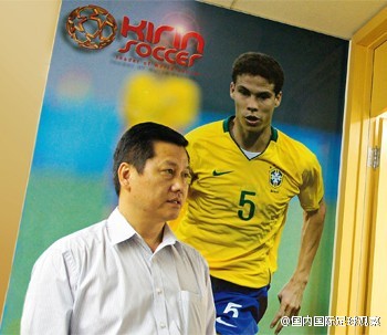 中国球队买空巴甲除了砸钱还违规，还有人通过朋友老乡找外援