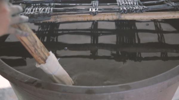 荣耀少年湃丨蓝染手艺人小瓜：青山不老，我愿染成春风长厮守