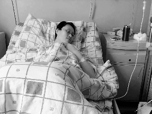 目前，阿白正在广州的医院接受治疗。 信息时报记者 叶伟报 摄