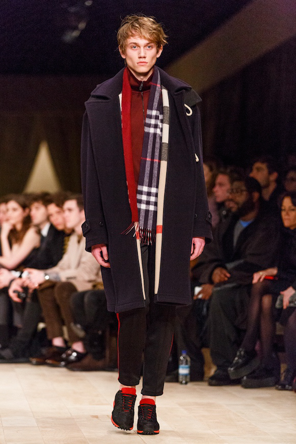 娱评｜吴亦凡为巴宝莉走秀说明什么