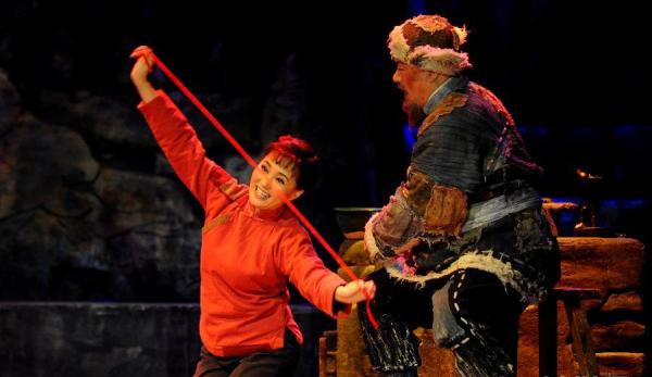 《白毛女》第四代“喜儿”扮演者获赞，系在读博士师从彭丽媛