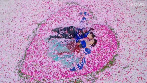 专访｜其实拍摄“升职记”时，太子妃夫妇的内心也是崩溃的