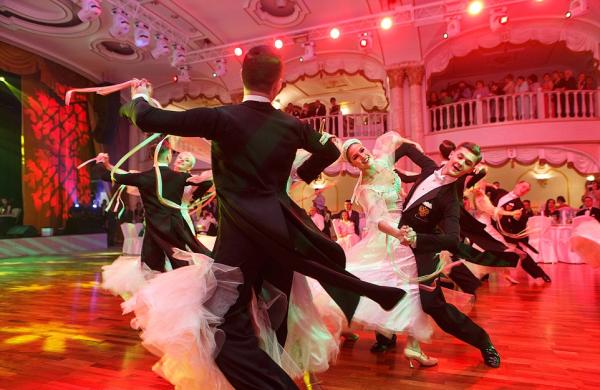 你还在痴迷“朋友圈摄影大赛”，有些人已经把眼光放得更远